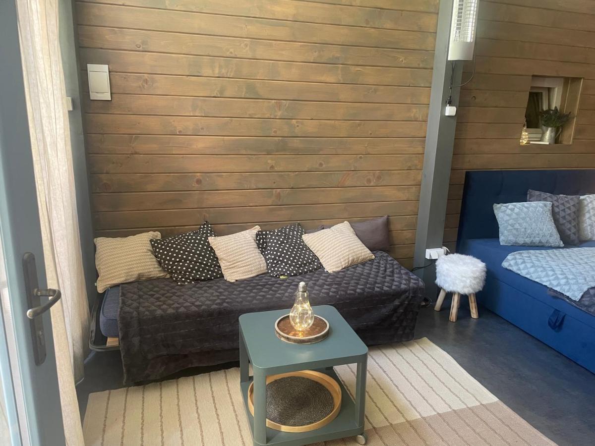 Monpe Apartmanik S Atmosferou 科马尔诺 外观 照片