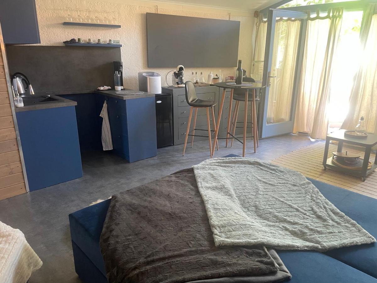 Monpe Apartmanik S Atmosferou 科马尔诺 外观 照片