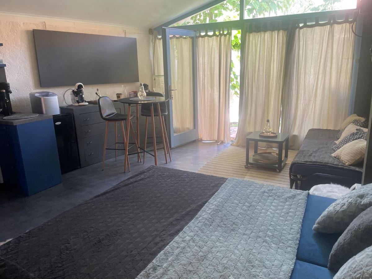 Monpe Apartmanik S Atmosferou 科马尔诺 外观 照片
