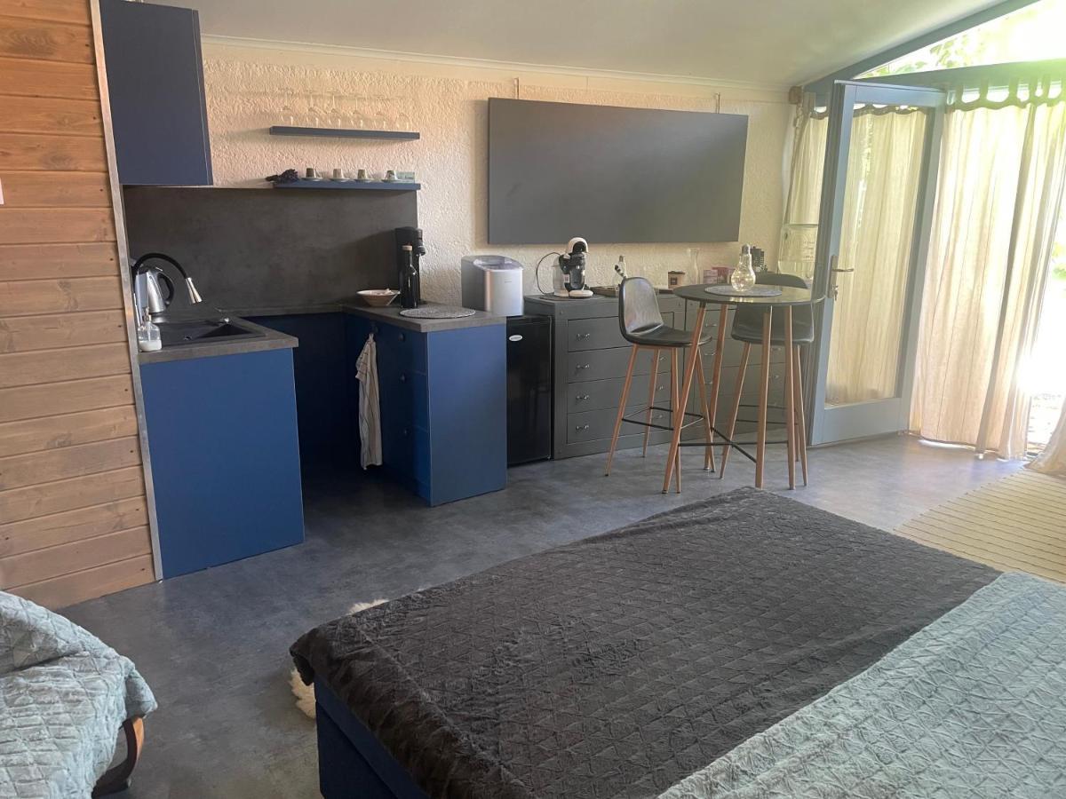 Monpe Apartmanik S Atmosferou 科马尔诺 外观 照片
