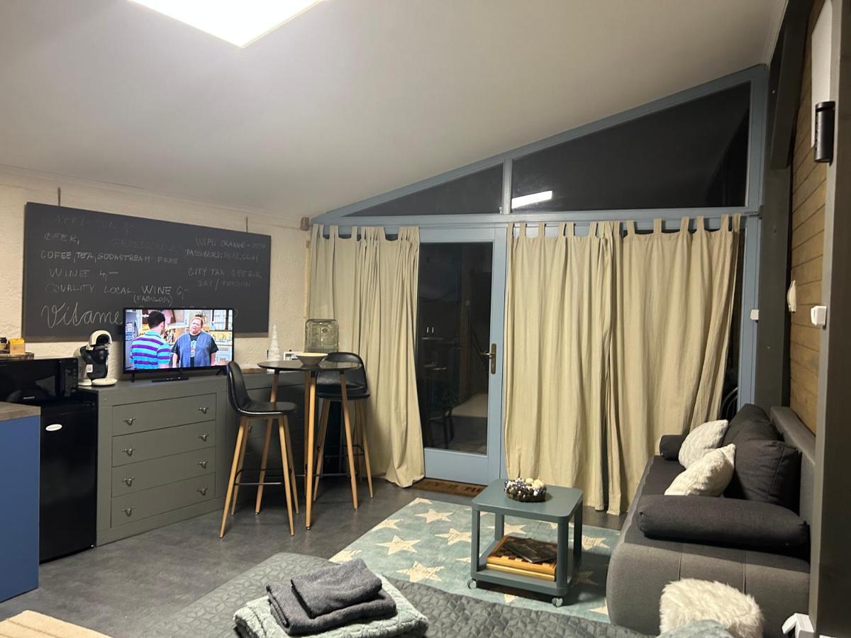 Monpe Apartmanik S Atmosferou 科马尔诺 外观 照片