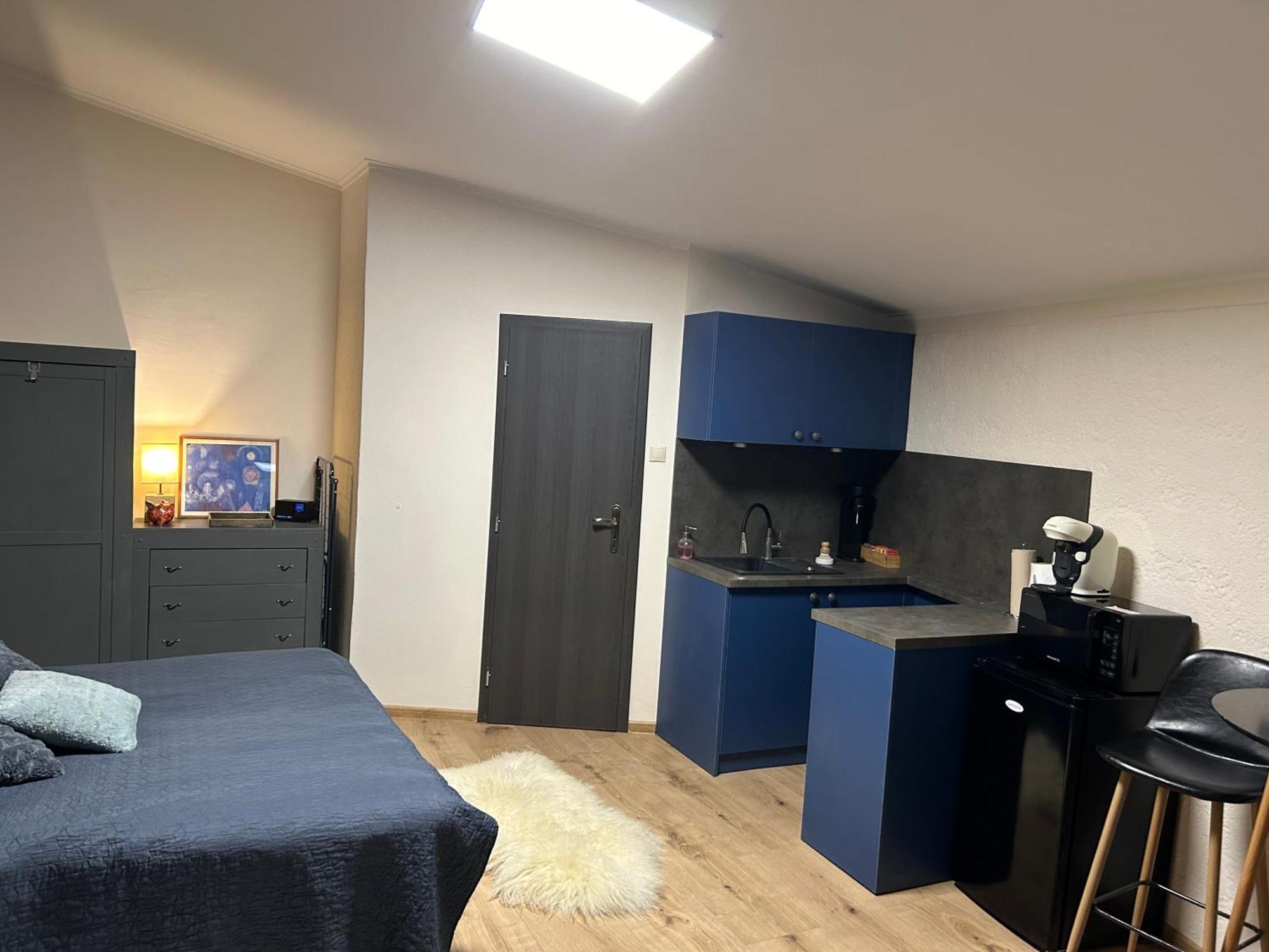 Monpe Apartmanik S Atmosferou 科马尔诺 外观 照片