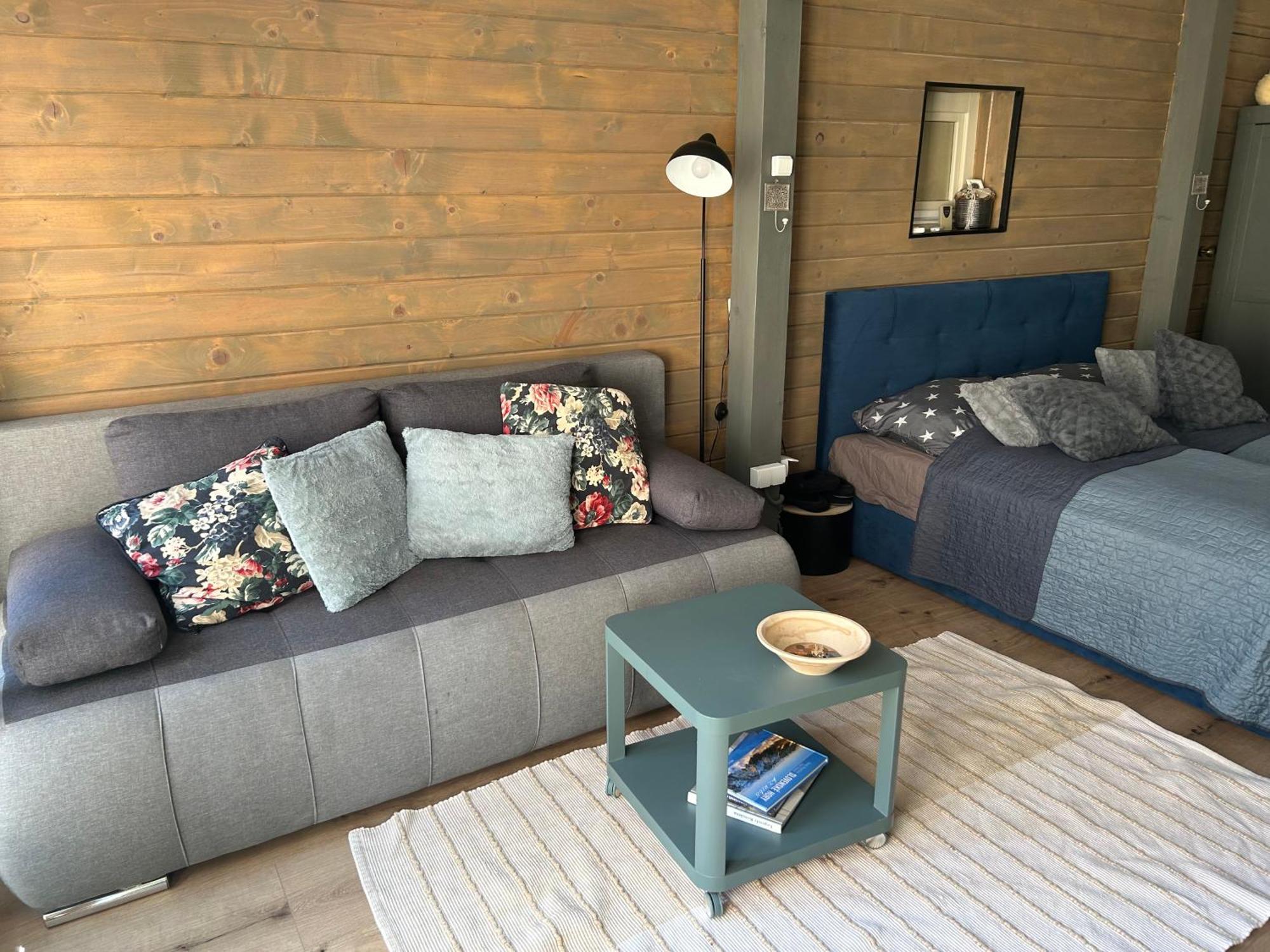 Monpe Apartmanik S Atmosferou 科马尔诺 外观 照片
